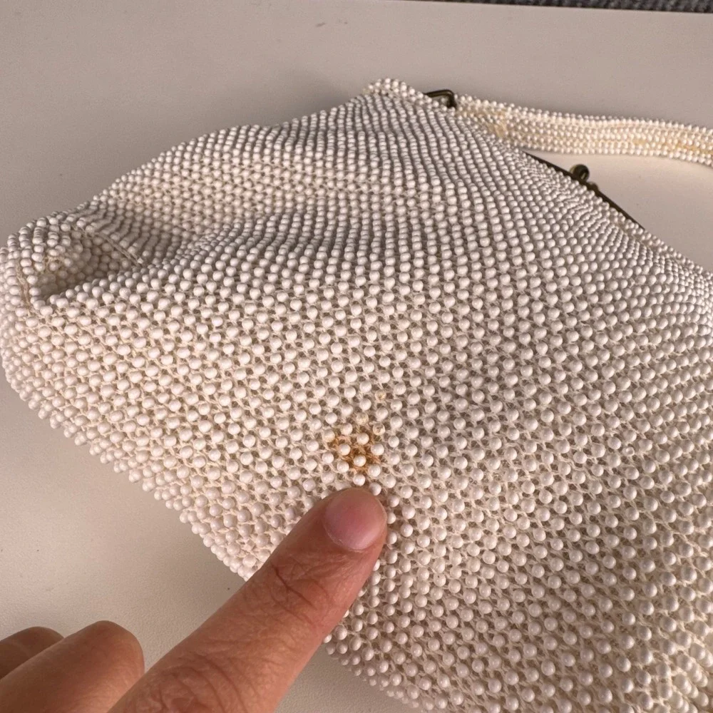 Lumured Vintage Beaded Handbag‎ Ivory White Made in Italy Kiss Lock Evening Bag
